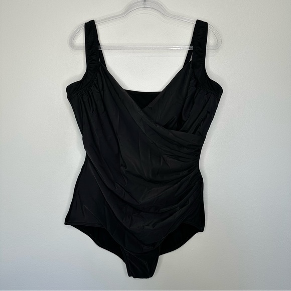 Miraclesuit Oceanus One piece Swimsuit Size 24W Black